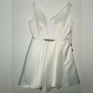 Elegant White Satin Like Sleeveless Dress